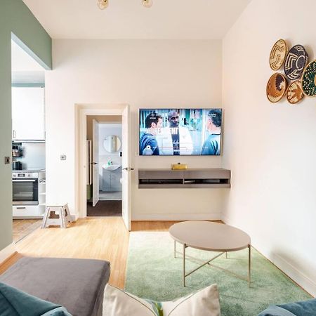 Stylish Flat In Central Location With Free Parking Swindon Extérieur photo
