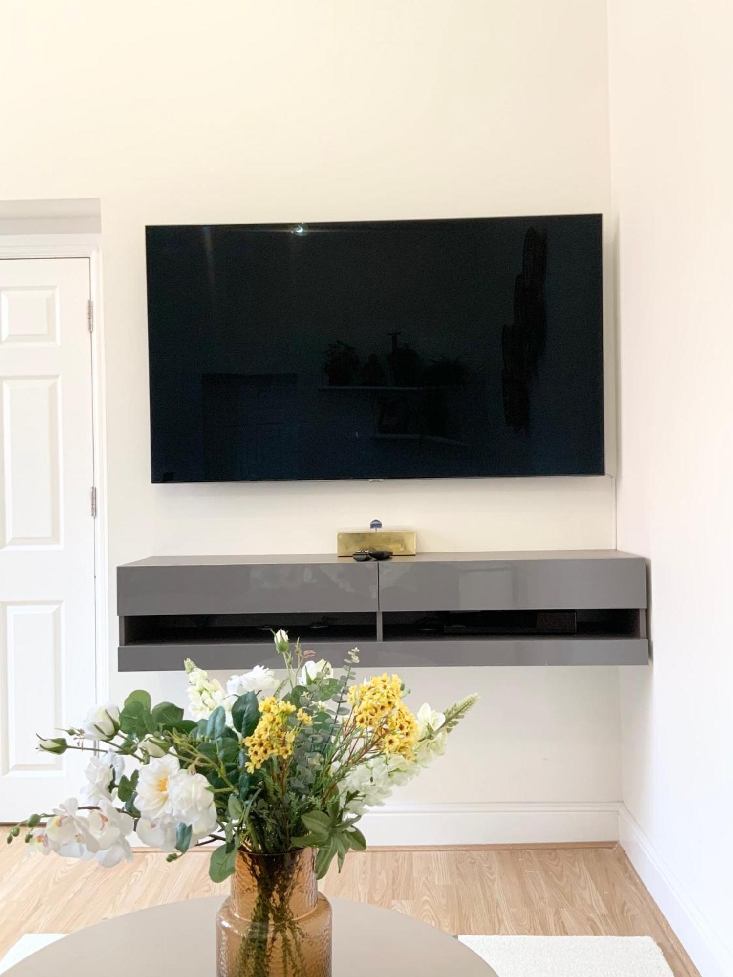 Stylish Flat In Central Location With Free Parking Swindon Extérieur photo