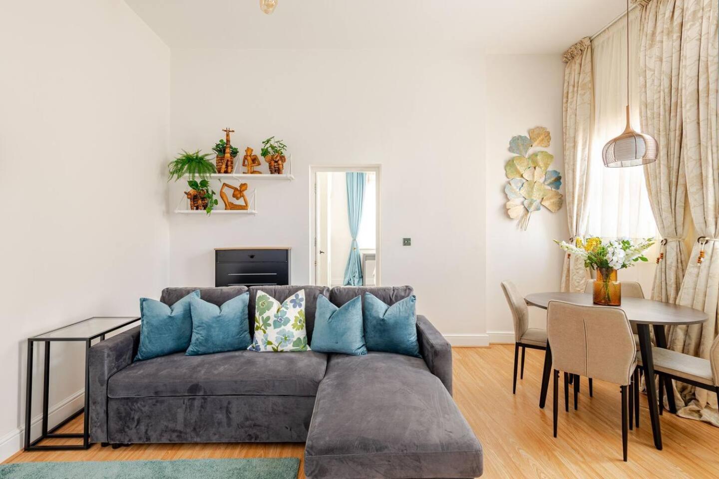 Stylish Flat In Central Location With Free Parking Swindon Extérieur photo