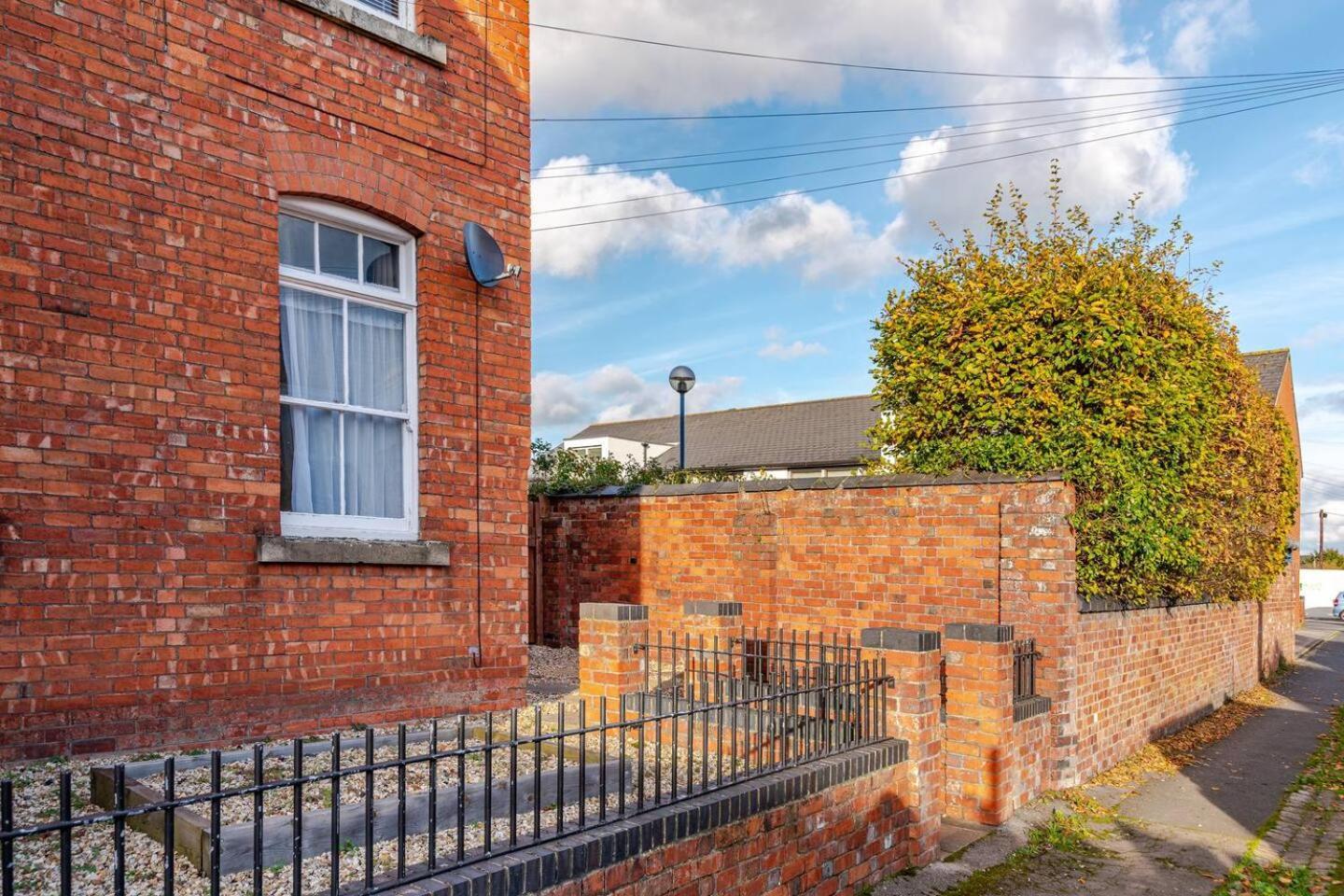 Stylish Flat In Central Location With Free Parking Swindon Extérieur photo