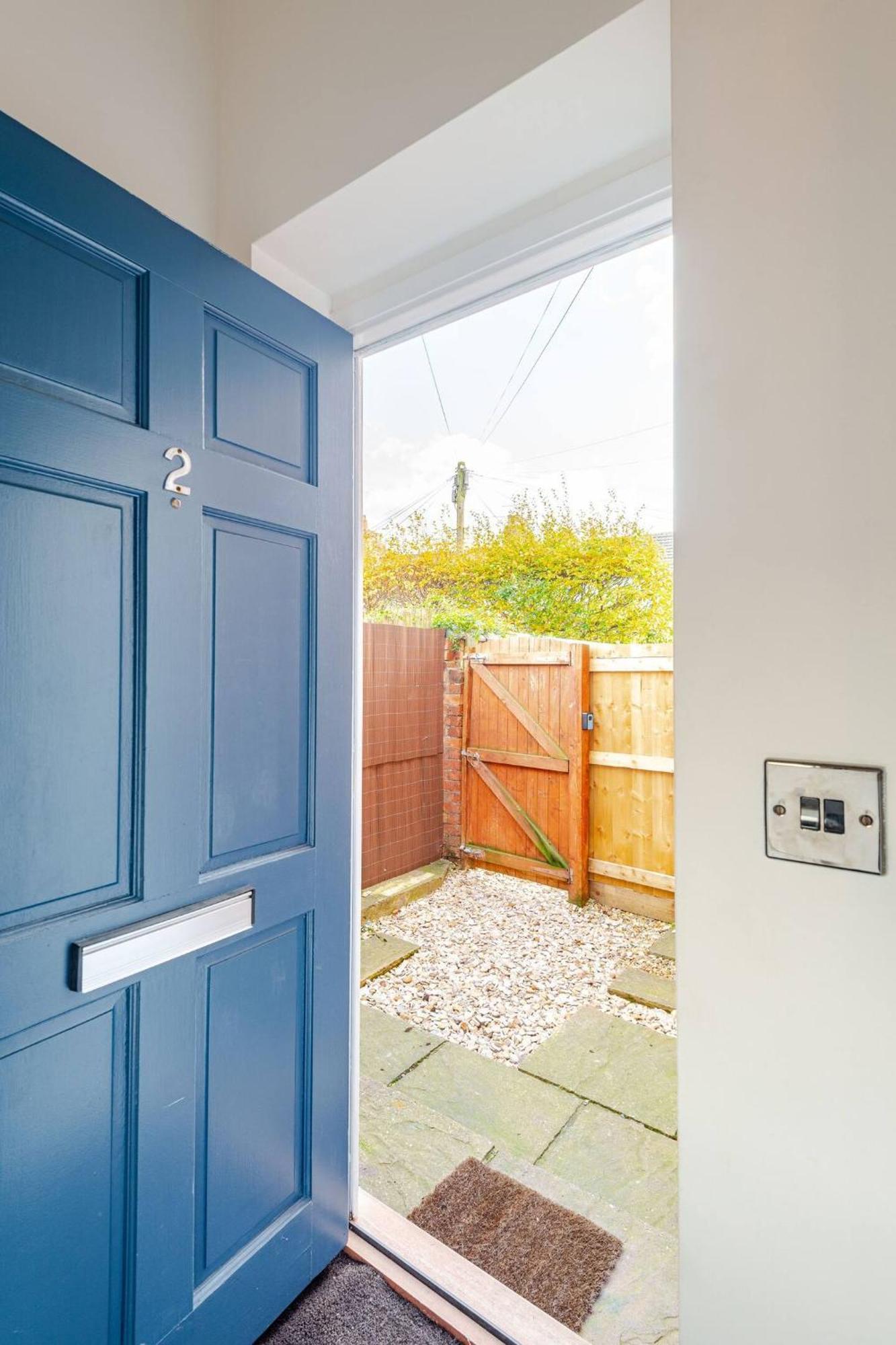 Stylish Flat In Central Location With Free Parking Swindon Extérieur photo